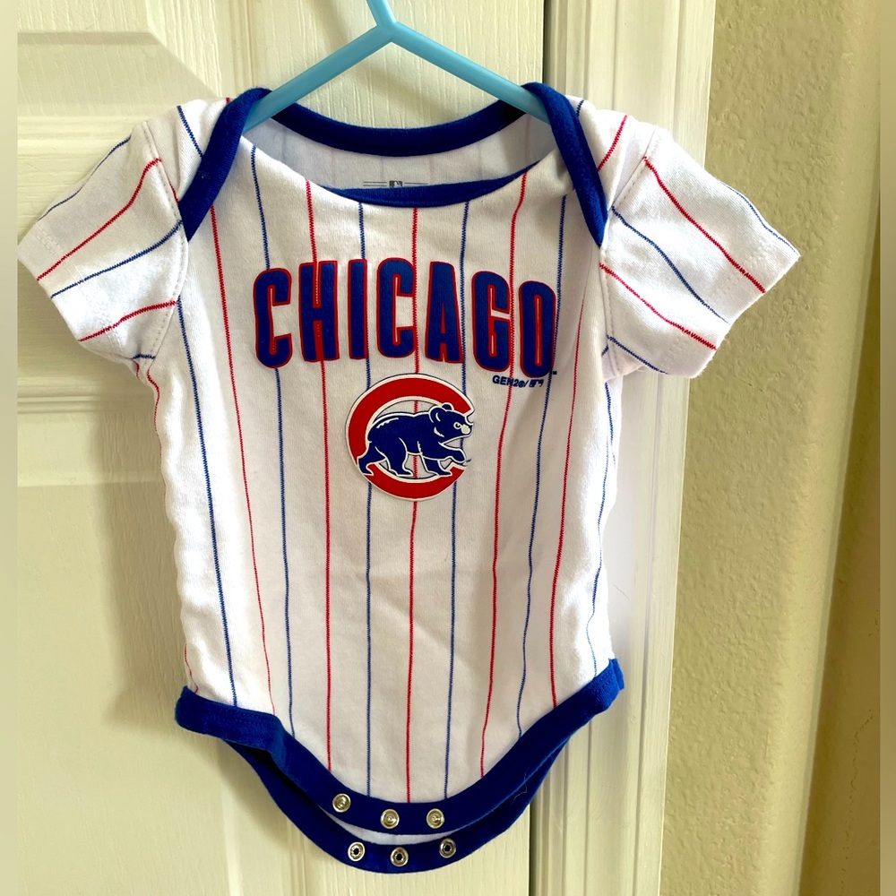 Authentic MLB Chicago Cubs Boys Onesie. Size 3-6 months. Good condition